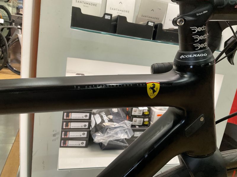 Colnago V1-r Ferrari Disk 2017 Road & Gravel de segunda mano, Negro — imagen 2 de 9