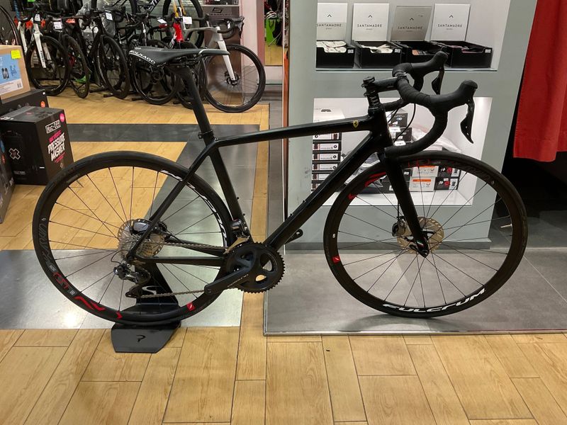 Colnago V1-r Ferrari Disk 2017 Road & Gravel de segunda mano, Negro — imagen 1 de 9