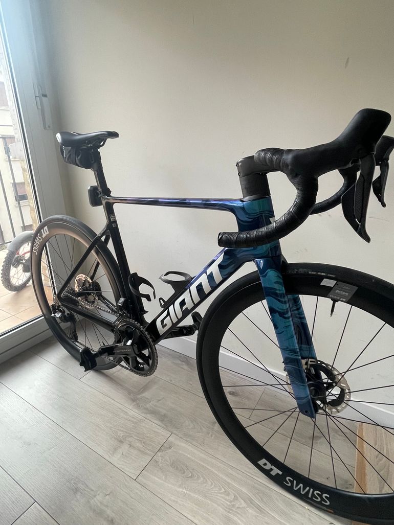 Giant Propel Advanced SL 0 2023 2023 Road & Gravel usato, Viola — immagine 4 di 6