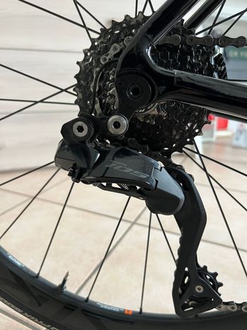 Used Giant TCR Advanced Pro 1 Di2 2025 2025 Road & Gravel — image 11 of 17