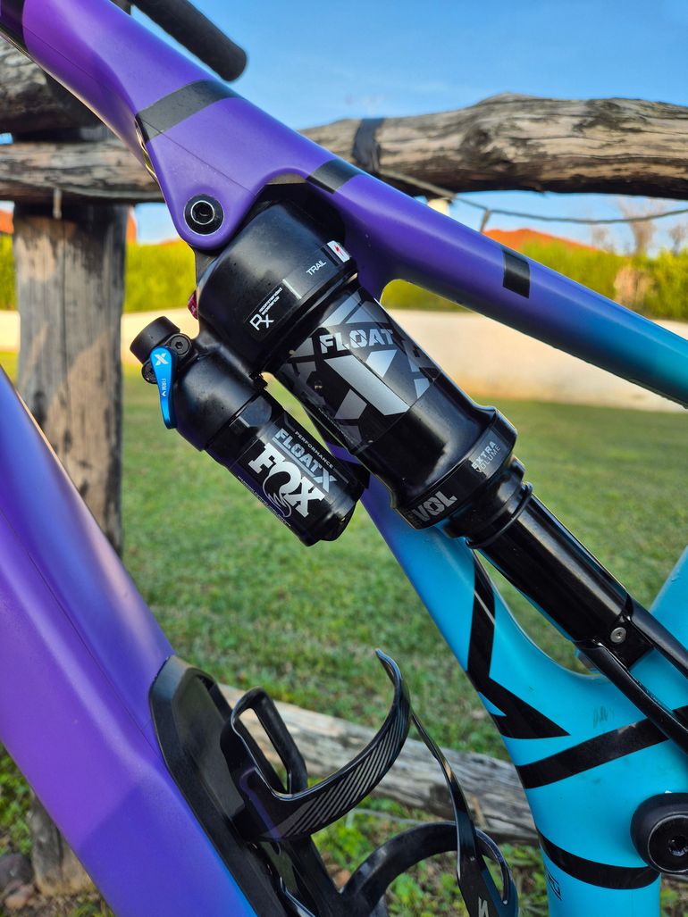 Used Specialized Women's Stumpjumper Comp Carbon 27.5—Mixtape LTD 2019 2019 Mountainbike, Purple, 27.5 — image 2 of 6