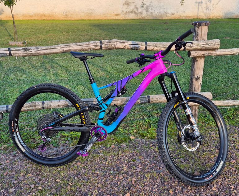 Used Specialized Women's Stumpjumper Comp Carbon 27.5—Mixtape LTD 2019 2019 Mountainbike, Purple, 27.5 — image 1 of 6