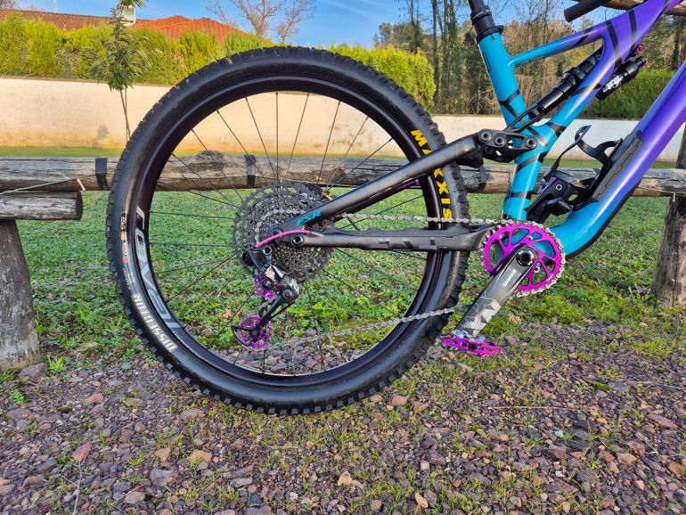 Used Specialized Women's Stumpjumper Comp Carbon 27.5—Mixtape LTD 2019 2019 Mountainbike, Purple, 27.5 — image 5 of 6