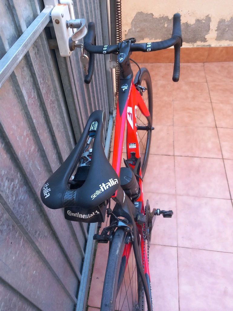 Used Pinarello DOGMA F DURA ACE Di2 Rim 2024 2024 Road & Gravel, Rojo — image 1 of 6