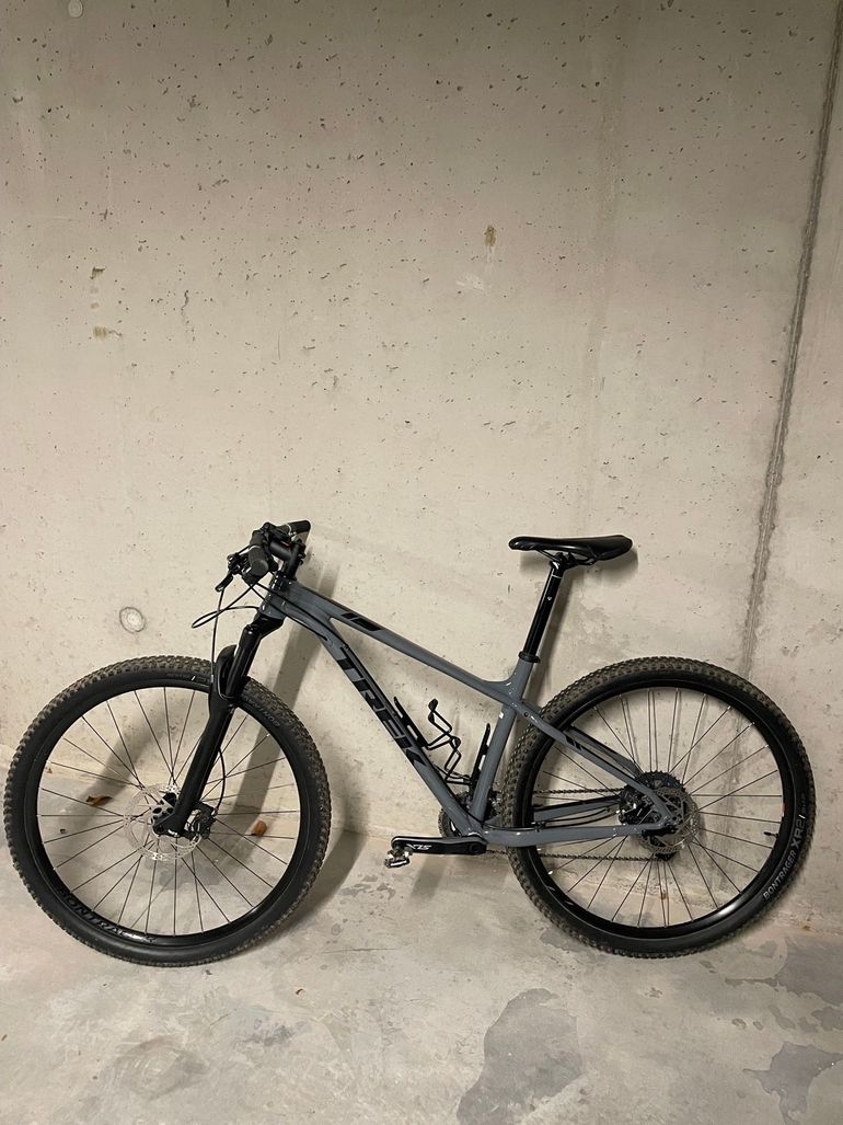 Used Trek X-Caliber 9 2019 2019 Mountainbike, Light Gray, 27.5, 29 — image 2 of 9