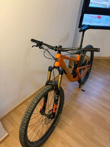 Tweedehands Santa Cruz Hightower XT / Carbon C / 29 2023 Mountainbike — afbeelding 4 van 7