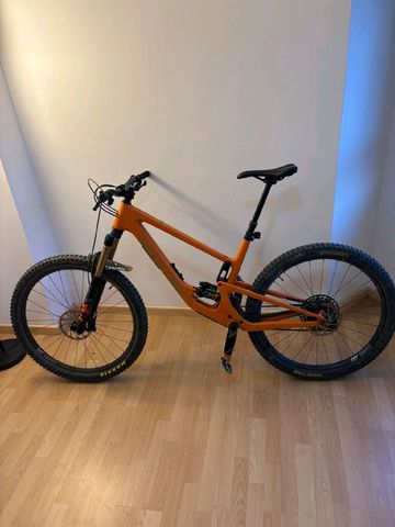 Used Santa Cruz Hightower XT / Carbon C / 29 2023 MTB