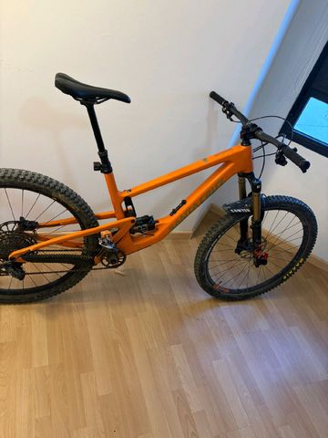Tweedehands Santa Cruz Hightower XT / Carbon C / 29 2023 Mountainbike — afbeelding 2 van 7