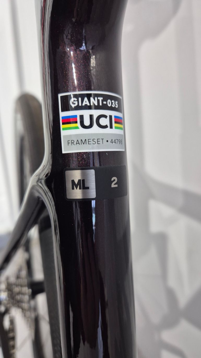 Used Giant Defy Advanced 2 2024 Road & Gravel, Red — image 2 of 5