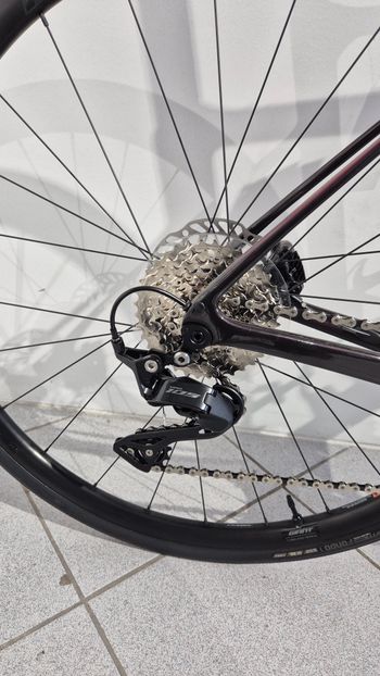 Used Giant Defy Advanced 2 2024 Road & Gravel, Red — image 4 of 5