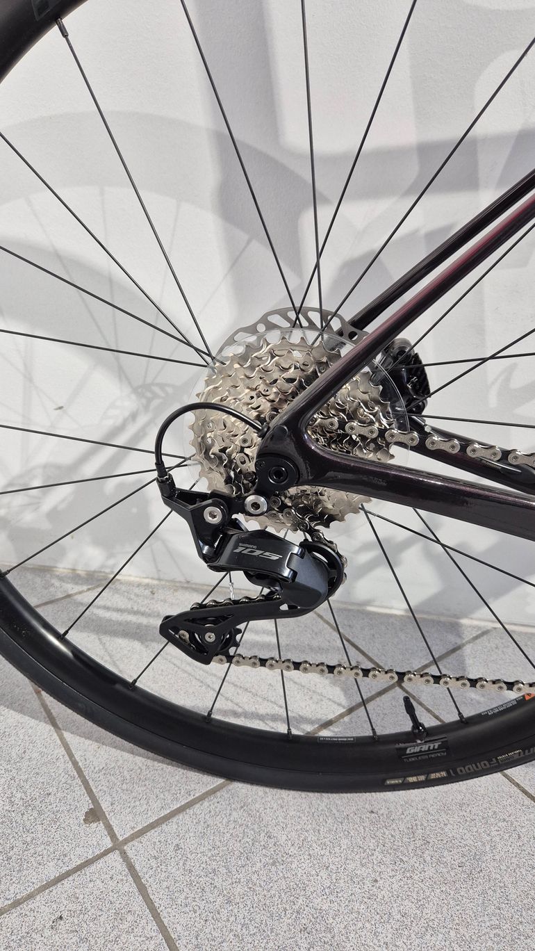 Used Giant Defy Advanced 2 2024 Road & Gravel, Red — image 4 of 5