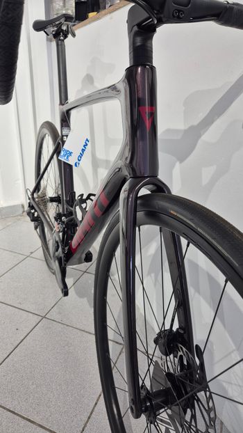 Used Giant Defy Advanced 2 2024 Road & Gravel, Red — image 5 of 5