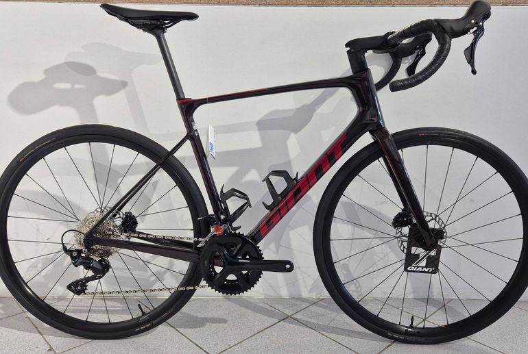 Used Giant Defy Advanced 2 2024 Road & Gravel, Red — image 1 of 5