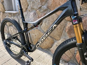 Used Orbea OIZ M-TEAM 2023 Mountainbike, Black — image 2 of 21