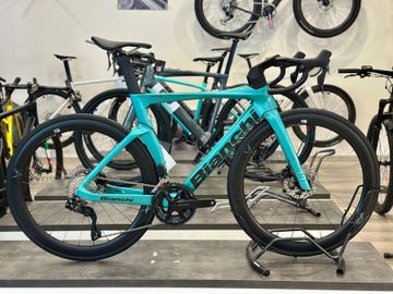 Used Bianchi Oltre Comp 105 Di2 2025 Road & Gravel