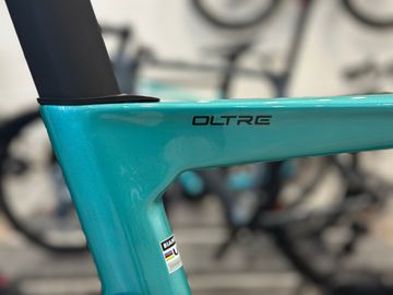 Used Bianchi Oltre Comp 105 Di2 2025 Road & Gravel, Blue — image 3 of 7