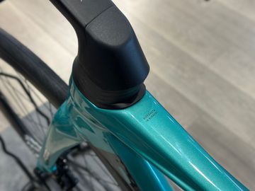 Used Bianchi Oltre Comp 105 Di2 2025 Road & Gravel, Blue — image 6 of 7