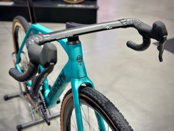 Gebrauchtes Bianchi Impulso RC GRX 825 DI2 2025 Road & Gravel, Blau — Bild 4 von 11