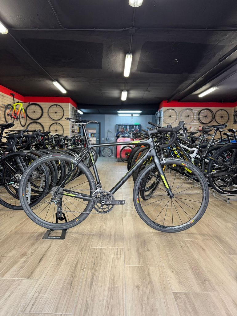 Used Scott Addict 10 2017 Road & Gravel, Schwarz — image 2 of 8