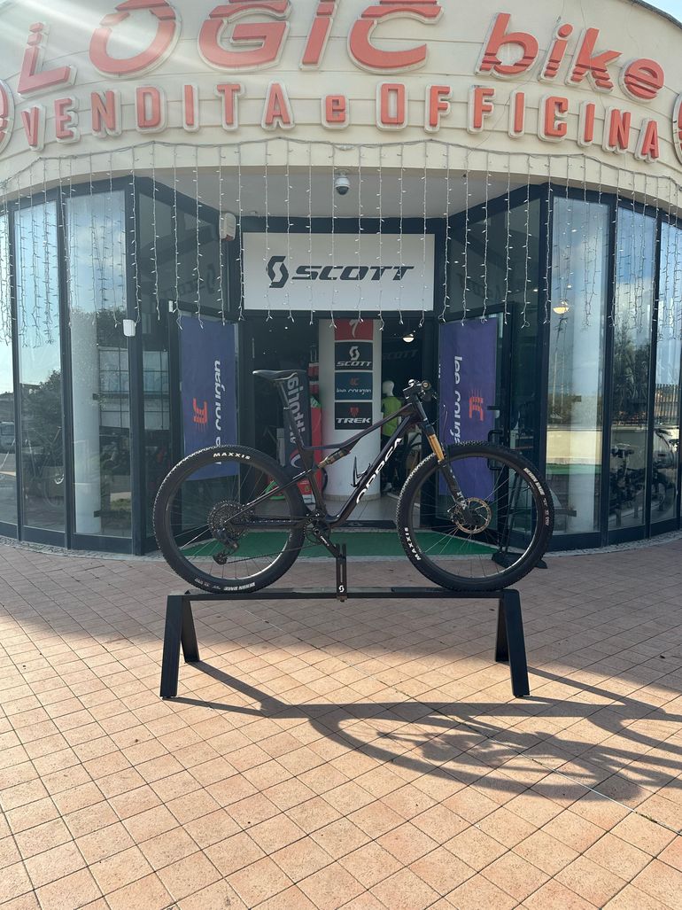 Used Orbea OIZ M-PRO 2024 Mountainbike, Black — image 8 of 8