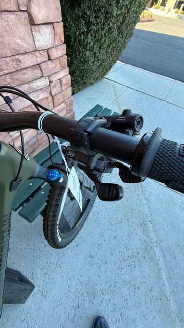 Used Rocky Mountain Instinct C50 Shimano 2023 2023 Mountainbike, Green, 27.5, 29 — image 9 of 17