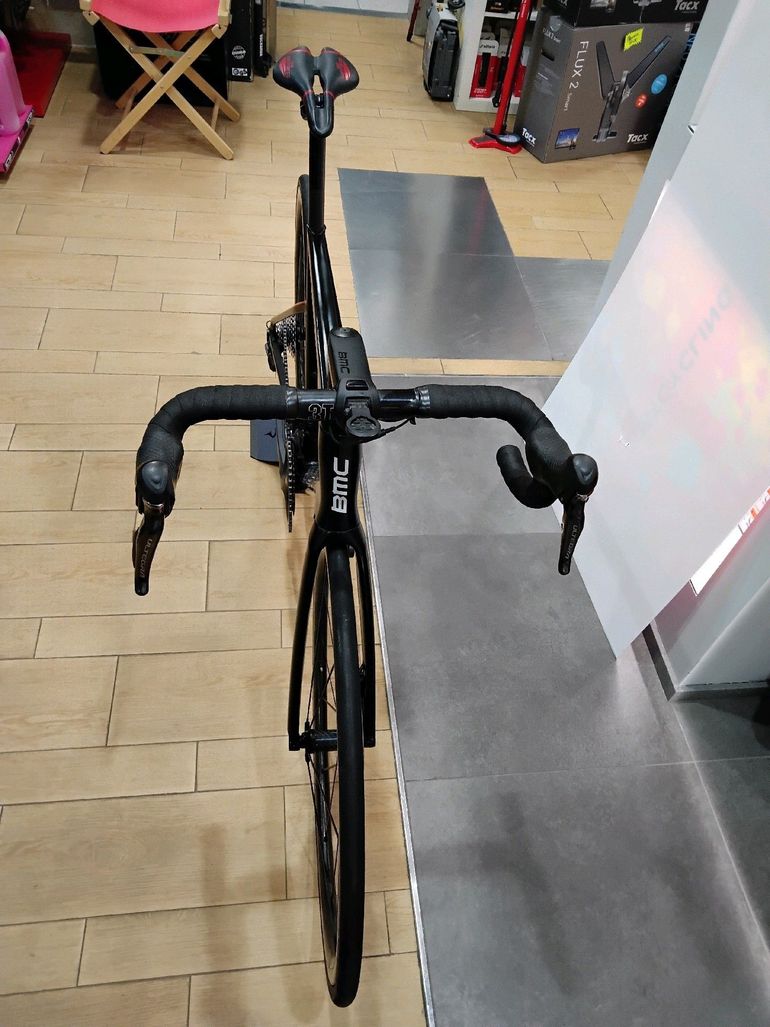 Used BMC Roadmachine 01 THREE 2018 2018 Road & Gravel, Black — image 5 of 8
