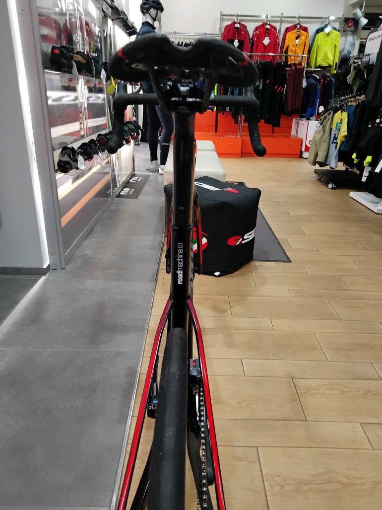 Used BMC Roadmachine 01 THREE 2018 2018 Road & Gravel, Black — image 4 of 8