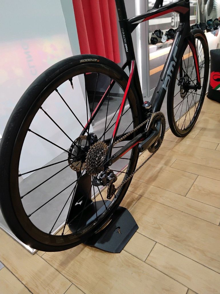 Used BMC Roadmachine 01 THREE 2018 2018 Road & Gravel, Black — image 2 of 8