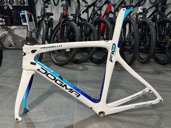 Brugt Pinarello DOGMA F10 X-LIGHT Frameset 2021 Road & Gravel — billede 3 af 4