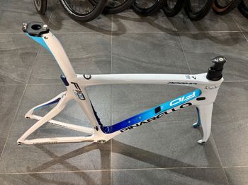 Brugt Pinarello DOGMA F10 X-LIGHT Frameset 2021 Road & Gravel — billede 2 af 4