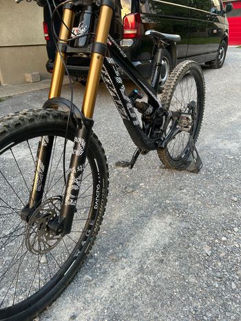 Used Pivot PHOENIX 29 Pro Saint w/ Carbon Wheels 2024 2024 Mountainbike, Black, 29 — image 4 of 5