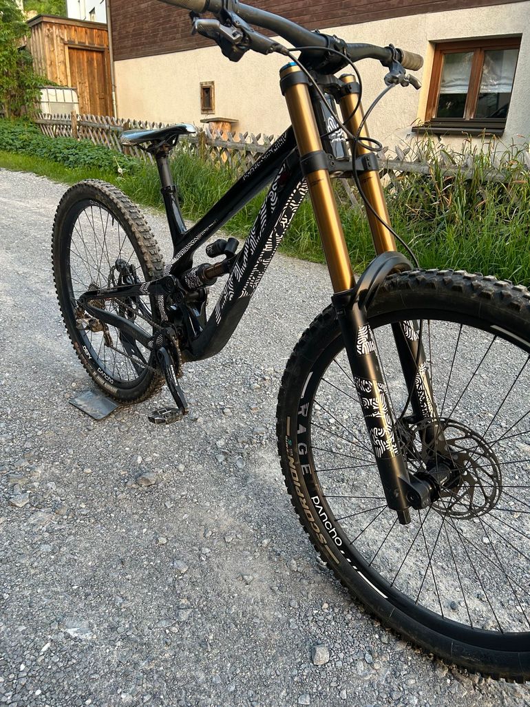 Used Pivot PHOENIX 29 Pro Saint w/ Carbon Wheels 2024 2024 Mountainbike, Black, 29 — image 5 of 5