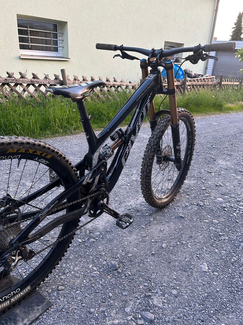 Used Pivot PHOENIX 29 Pro Saint w/ Carbon Wheels 2024 2024 MTB