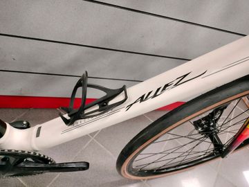 Used Specialized Allez Sprint LTD 2018 Road & Gravel, White — image 4 of 7