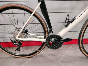 Used Specialized Allez Sprint LTD 2018 Road & Gravel, White — image 3 of 7