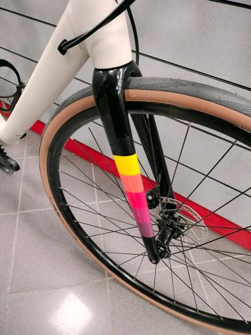 Used Specialized Allez Sprint LTD 2018 Road & Gravel, White — image 6 of 7