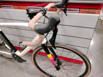 Used Specialized Allez Sprint LTD 2018 Road & Gravel, White — image 2 of 7