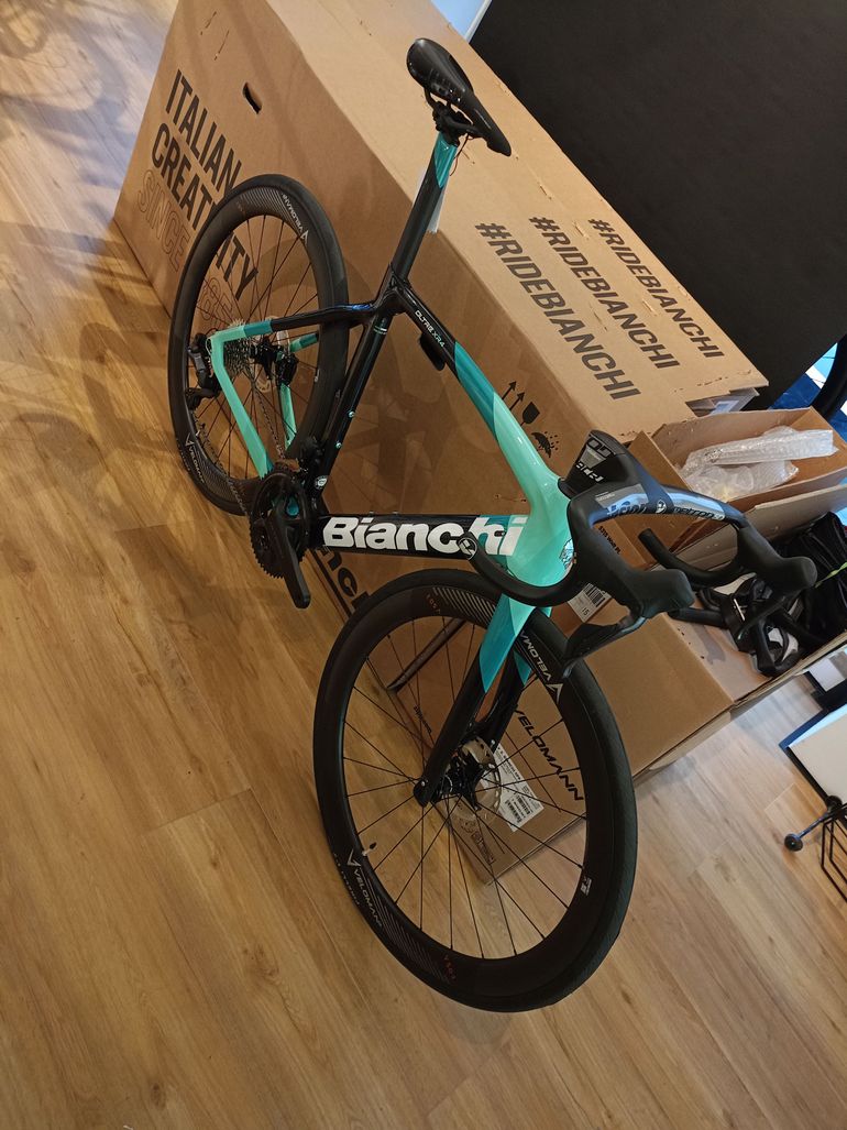 Bianchi Oltre XR4 d'occasion en 55 cm | buycycle