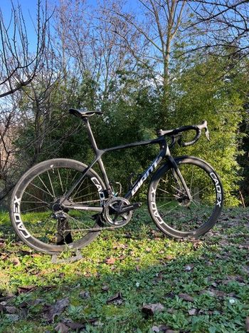 Used Giant TCR Advanced SL Disc 0 Dura-Ace 2022 Road & Gravel — image 1 of 7