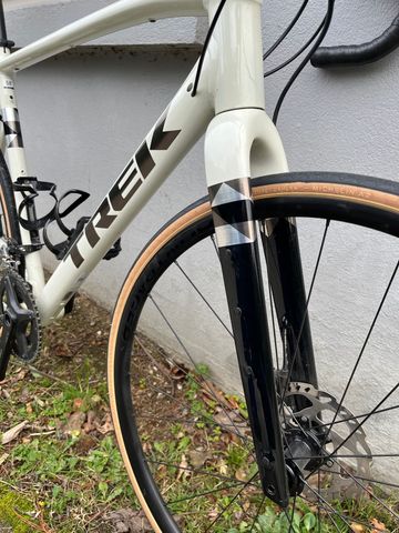 Used Trek Checkpoint ALR 5 2023 2023 Road & Gravel, White — image 3 of 5