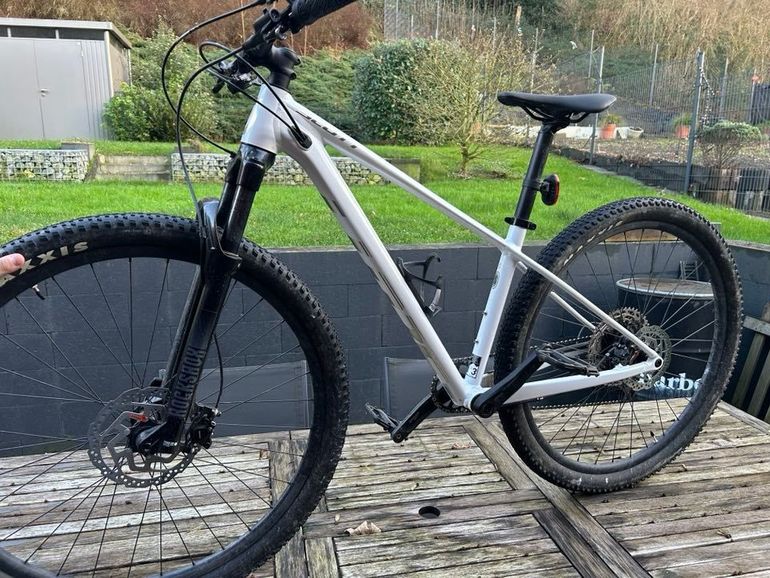 Scott Contessa Scale 930 2023 2023 Mountainbike usato, Bianco — immagine 3 di 3