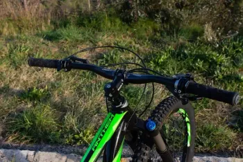 Used Giant Anthem 2 2018 2018 Mountainbike, Green, 27.5 — image 3 of 5