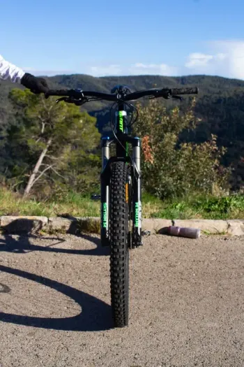 Used Giant Anthem 2 2018 2018 Mountainbike, Green, 27.5 — image 4 of 5