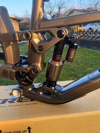 Used Trek Slash 9 GX AXS T-Type Gen 6 Frameset 2024 Mountainbike, Black — image 3 of 4