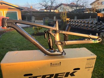 Used Trek Slash 9 GX AXS T-Type Gen 6 Frameset 2024 Mountainbike, Black — image 2 of 4