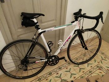 Used Bianchi Intenso 105 Hydraulic Disc 2016 2016 Road & Gravel — image 1 of 4