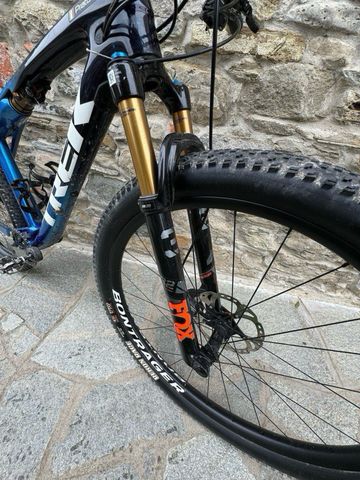 Brugt Trek Supercaliber 9.8 XT Gen 1 2022 2022 Mountainbike — billede 2 af 11