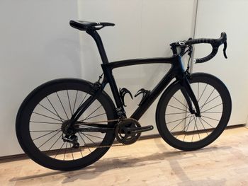 Used Pinarello Dogma F8 Campagnolo Super Record EPS 2018 Road & Gravel, Black — image 2 of 24