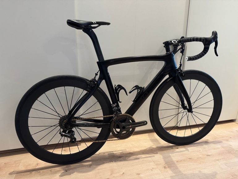 Used Pinarello Dogma F8 Campagnolo Super Record EPS 2018 Road & Gravel, Black — image 2 of 24