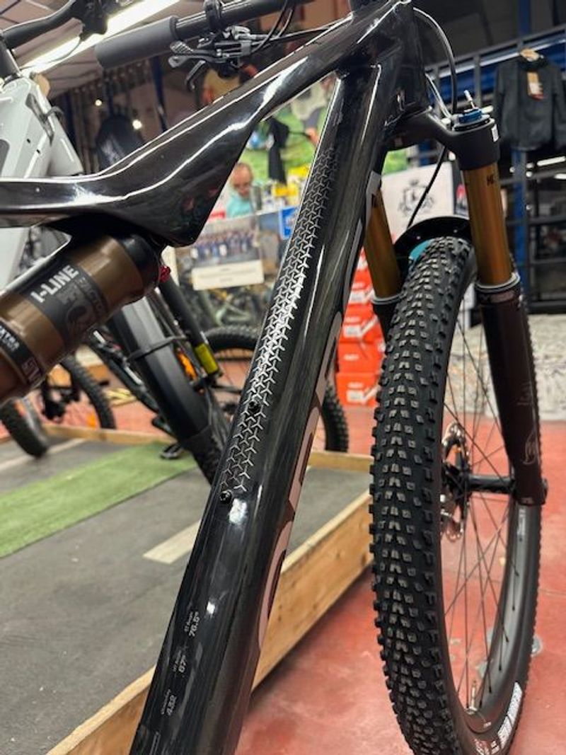 Brugt Orbea OIZ M-TEAM AXS 2025 Mountainbike — billede 11 af 16
